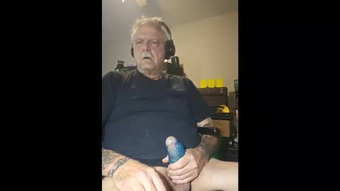 Snapshot of sirlancealot10011 chatting on November 30, 2025, 3:21 am steve online show from November 30, 2025, 3:21 am