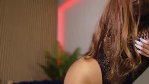 Dee online show from November 2, 2025, 8:44 pm