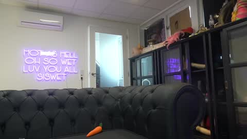 Elise online show from February 2, 2025, 3:28 pm