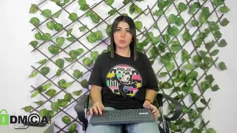 Snapshot of skarlet04 chatting on September 14, 2025, 4:39 pm Skarlet online show from September 14, 2025, 4:39 pm