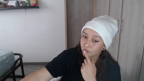 Snapshot of skarlet_adams chatting on January 9, 2025, 7:18 pm Alice online show from January 9, 2025, 7:18 pm