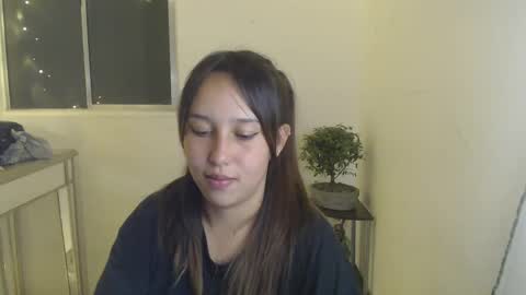Snapshot of skarlet_adams chatting on January 21, 2025, 3:37 am Alice online show from January 21, 2025, 3:37 am