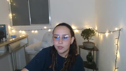 Snapshot of skarlet_adams chatting on January 30, 2025, 6:43 pm Alice online show from January 30, 2025, 6:43 pm