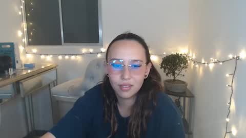 Snapshot of skarlet_adams chatting on January 30, 2025, 9:47 pm Alice online show from January 30, 2025, 9:47 pm