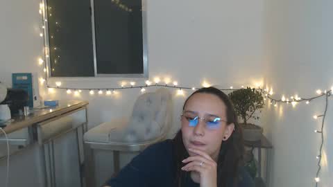 Snapshot of skarlet_adams chatting on January 31, 2025, 12:50 am Alice online show from January 31, 2025, 12:50 am