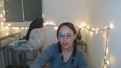 Snapshot of skarlet_adams chatting on February 1, 2025, 1:23 am Alice online show from February 1, 2025, 1:23 am