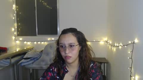 Snapshot of skarlet_adams chatting on February 3, 2025, 3:31 am Alice online show from February 3, 2025, 3:31 am