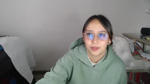 Snapshot of skarlet_adams chatting on February 12, 2025, 11:41 pm Alice online show from February 12, 2025, 11:41 pm