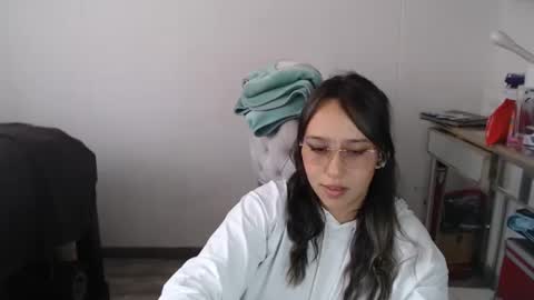 Snapshot of skarlet_adams chatting on February 17, 2025, 8:58 pm Alice online show from February 17, 2025, 8:58 pm
