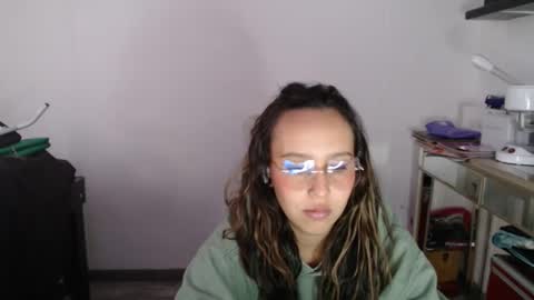 Snapshot of skarlet_adams chatting on March 4, 2025, 10:16 pm Alice online show from March 4, 2025, 10:16 pm