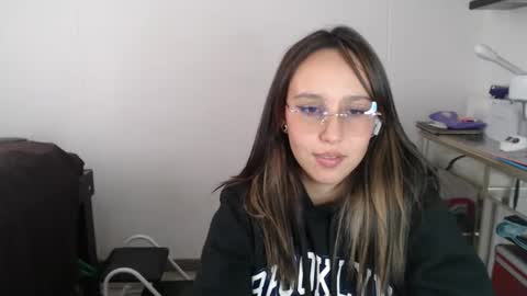 Snapshot of skarlet_adams chatting on March 6, 2025, 8:59 pm Alice online show from March 6, 2025, 8:59 pm