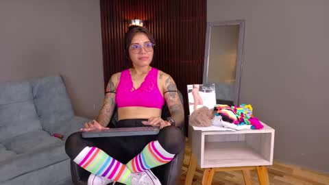 Snapshot of skarlet_petit chatting on February 1, 2025, 9:19 pm skarlet_petit online show from February 1, 2025, 9:19 pm