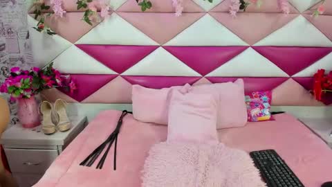 Skarlet online show from April 2, 2026, 9:01 pm