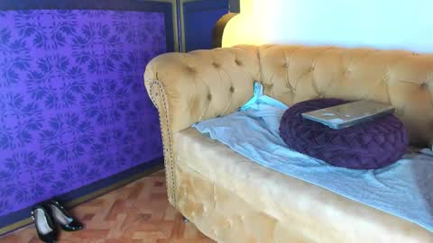 skarlettbarnes online show from September 17, 2025, 11:45 am