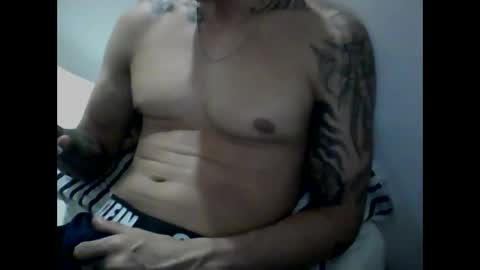 Snapshot of skater19xxx chatting on March 12, 2025, 1:36 am miguel online show from March 12, 2025, 1:36 am