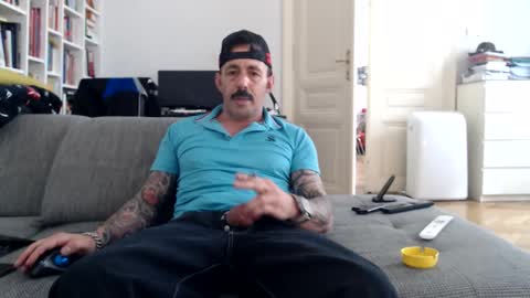 skaterproll online show from April 13, 2026, 9:48 am