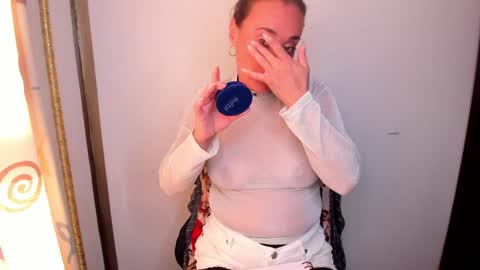 TINNA online show from January 9, 2025, 9:37 pm