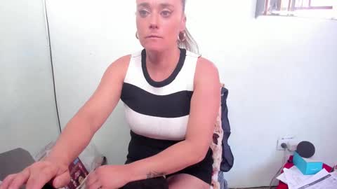 TINNA online show from September 11, 2025, 8:31 pm