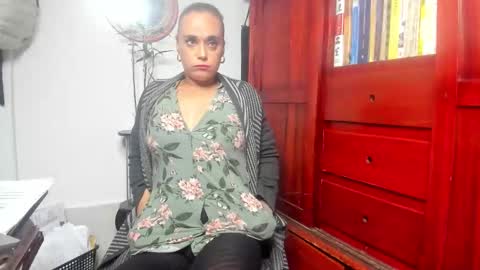 TINNA online show from October 21, 2025, 5:46 pm