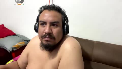 Snapshot of skinhell chatting on December 6, 2024, 5:31 am Elias online show from December 6, 2024, 5:31 am