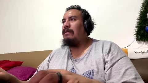 Snapshot of skinhell chatting on January 31, 2025, 2:58 am Elias online show from January 31, 2025, 2:58 am