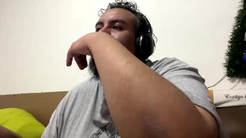 Snapshot of skinhell chatting on February 4, 2025, 4:26 am Elias online show from February 4, 2025, 4:26 am