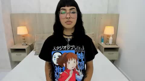 Emily Rojas online show from November 7, 2025, 7:36 pm