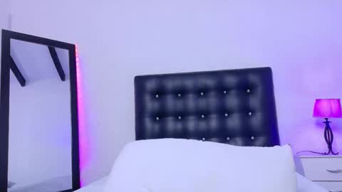 skinny_hottie18 online show from November 28, 2025, 2:20 pm