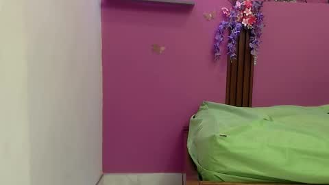 Snapshot of skinnybarbie022 chatting on October 27, 2025, 12:36 am barbi online show from October 27, 2025, 12:36 am