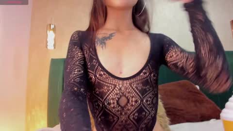 Mila online show from January 4, 2025, 2:04 pm