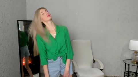 Skinnyladyy online show from January 28, 2025, 2:11 am