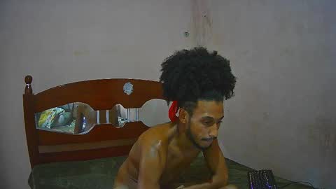 Snapshot of skinnylatinman chatting on December 3, 2024, 11:01 am Skinny Latin Man online show from December 3, 2024, 11:01 am