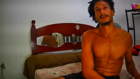 Snapshot of skinnylatinman chatting on February 17, 2025, 4:04 pm Skinny Latin Man online show from February 17, 2025, 4:04 pm