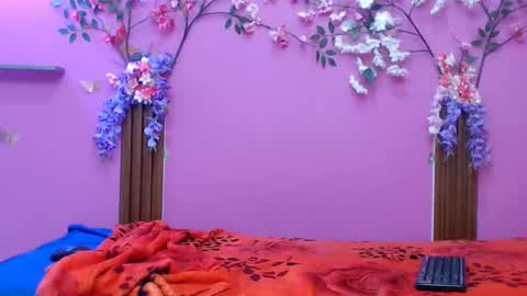 sofia online show from November 24, 2025, 1:22 pm