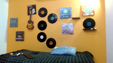 Snapshot of skinnyverus18 chatting on December 3, 2025, 7:01 pm VERUS online show from December 3, 2025, 7:01 pm