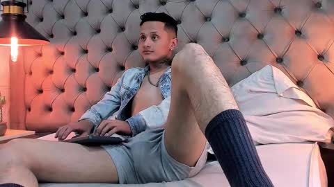 Snapshot of skinnyzeth chatting on November 10, 2025, 4:22 am SkinnyZeth online show from November 10, 2025, 4:22 am