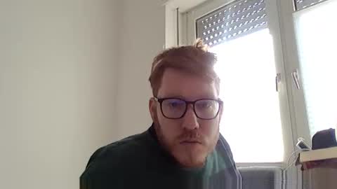 Snapshot of sklave_s chatting on February 17, 2025, 9:24 am sklave_s online show from February 17, 2025, 9:24 am