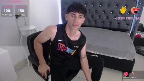 Skorpyon Musclee online show from December 31, 2024, 4:27 am