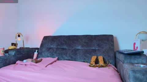 skye moore online show from September 13, 2025, 1:00 pm