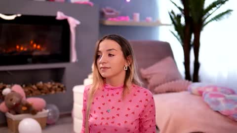 skyeyesluna online show from February 27, 2026, 4:01 am