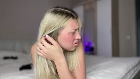 GARRY AND SOPHIA online show from February 8, 2025, 6:22 pm