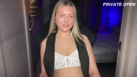 GARRY AND SOPHIA online show from February 18, 2025, 8:58 pm