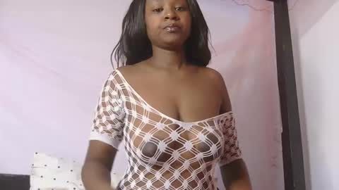 Snapshot of skyy_brown chatting on January 26, 2025, 10:35 pm Bella online show from January 26, 2025, 10:35 pm