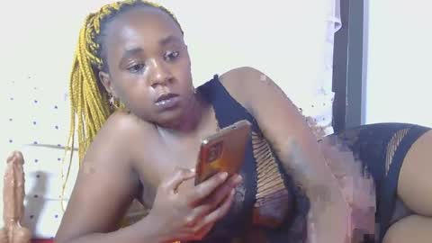 Snapshot of skyy_brown chatting on February 25, 2025, 6:25 am Bella online show from February 25, 2025, 6:25 am