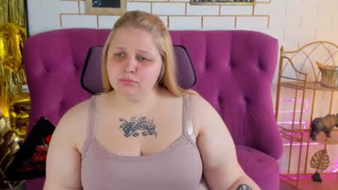 Snapshot of sladadeew chatting on June 17, 2026, 9:12 am Slada Deew online show from June 17, 2026, 9:12 am