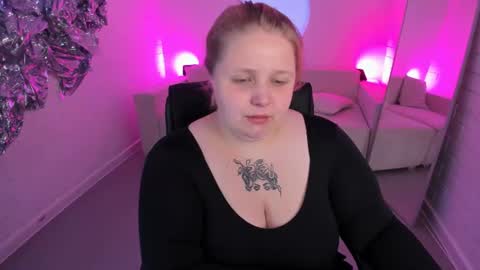 Snapshot of sladadeew chatting on July 7, 2026, 9:24 am Slada Deew online show from July 7, 2026, 9:24 am