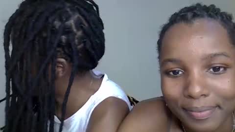 sleciah online show from November 28, 2025, 4:09 pm