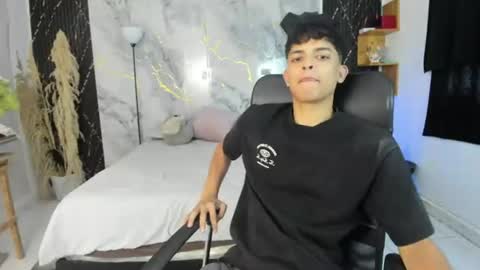 Snapshot of slim_dirtyxx chatting on June 26, 2026, 7:18 pm Yesus online show from June 26, 2026, 7:18 pm