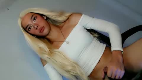 Snapshot of slimgirl_patricia chatting on April 15, 2026, 7:58 pm Pat online show from April 15, 2026, 7:58 pm