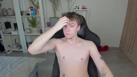 Snapshot of slippery_baby chatting on March 5, 2025, 7:38 am Mila online show from March 5, 2025, 7:38 am